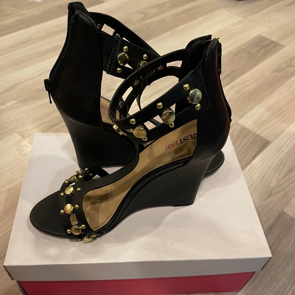 JustFab Shoes - Black high heeled shoes